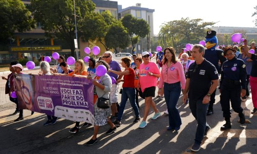 ‘Junho Violeta’: caminhada marca ação contra a violência à pessoa idosa em Volta Redonda